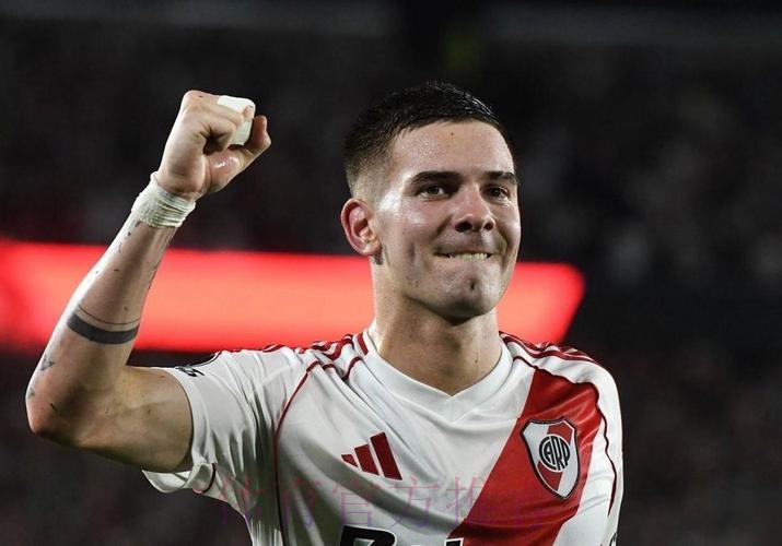 罗马诺:约罗坚持优先加盟皇马 这是他最大的梦想 罗马诺:约罗坚持优先加盟皇马 这是他最大的梦想